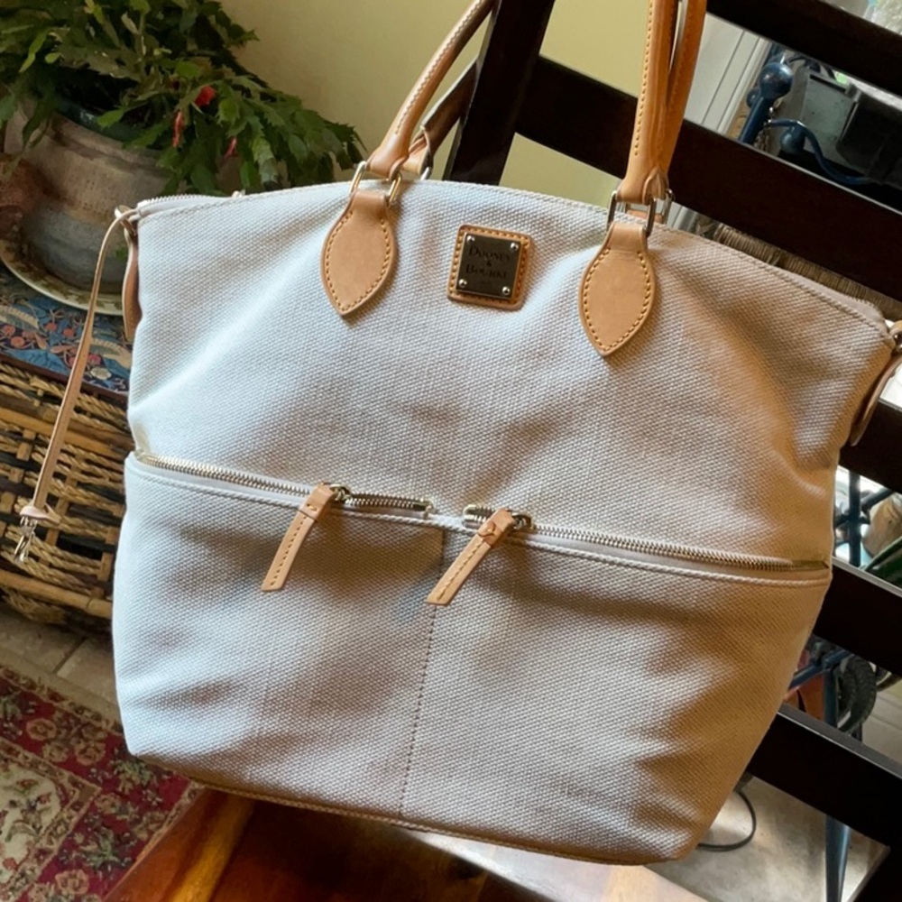 Awesome Dooney & Bourke canvas type fabric bag, beige